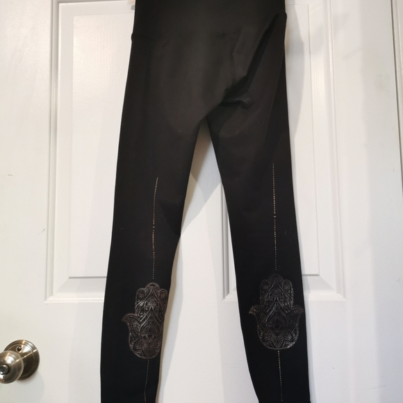 Black yoga pants with design - Picture 2 of 2